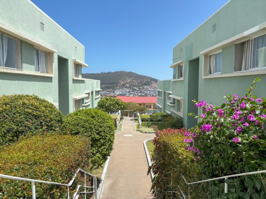1 Bedroom Property for Sale in Vredehoek Western Cape